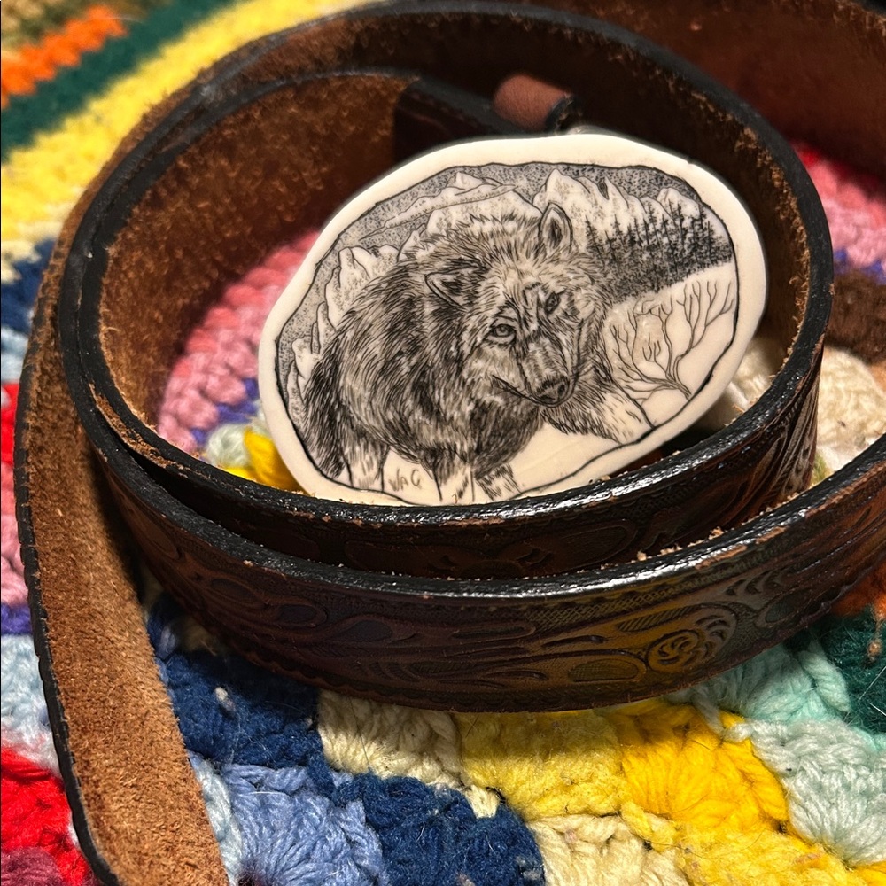 Men's Black Leather Belt with Detailed Wolf Buckle scrimshaw/walrus